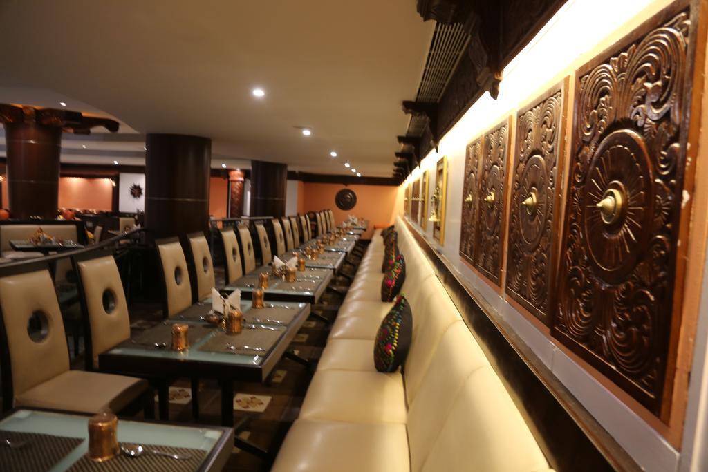 The President Hotel Bangalore Exterior foto