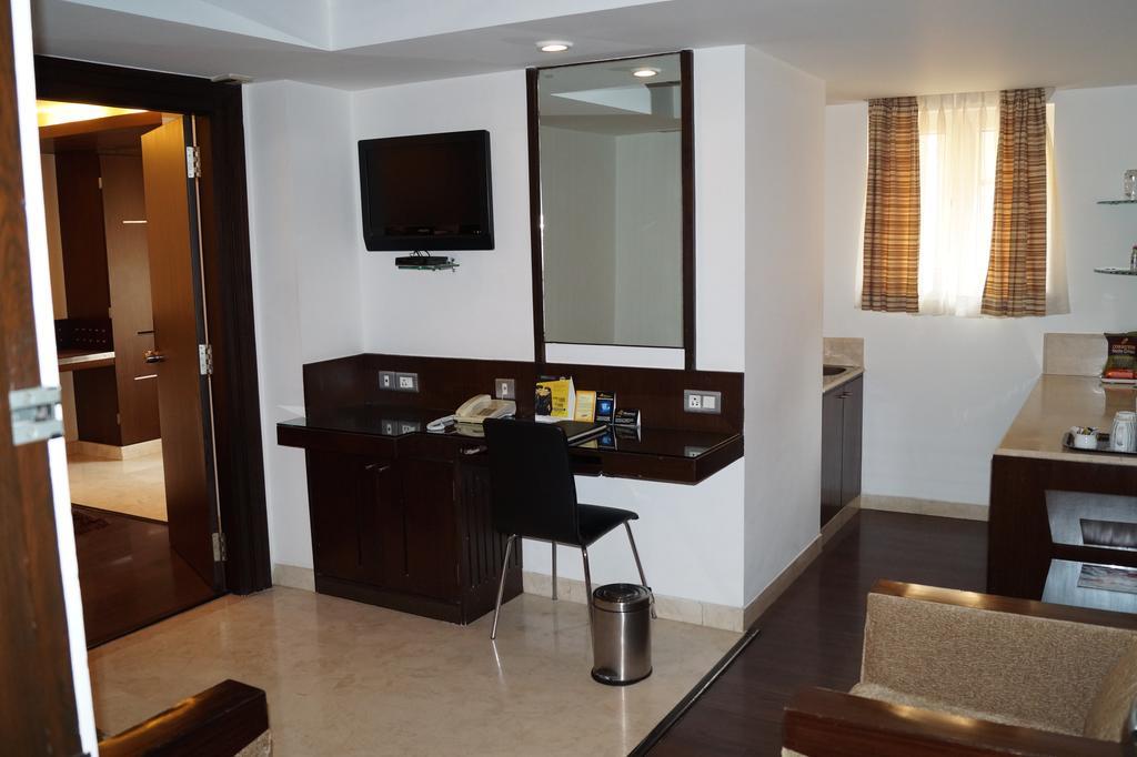 The President Hotel Bangalore Exterior foto