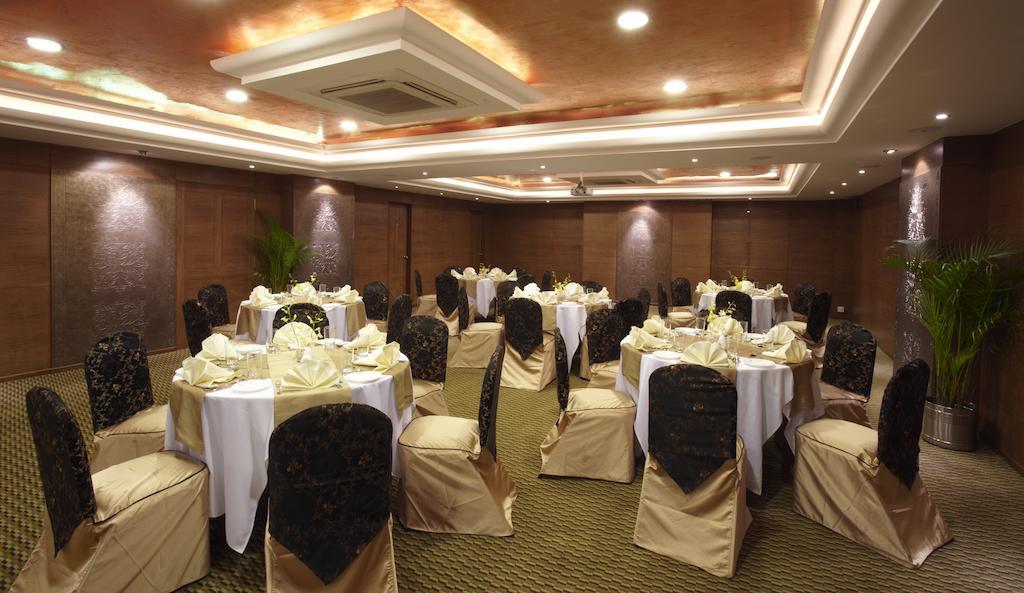 The President Hotel Bangalore Exterior foto