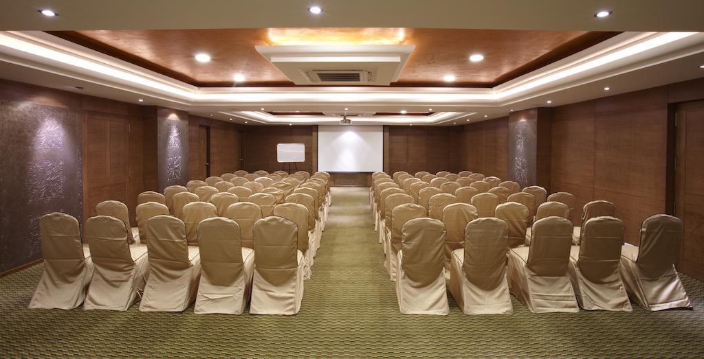 The President Hotel Bangalore Exterior foto